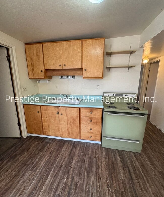 Building Photo - Charming, Centrally Located Brick House!