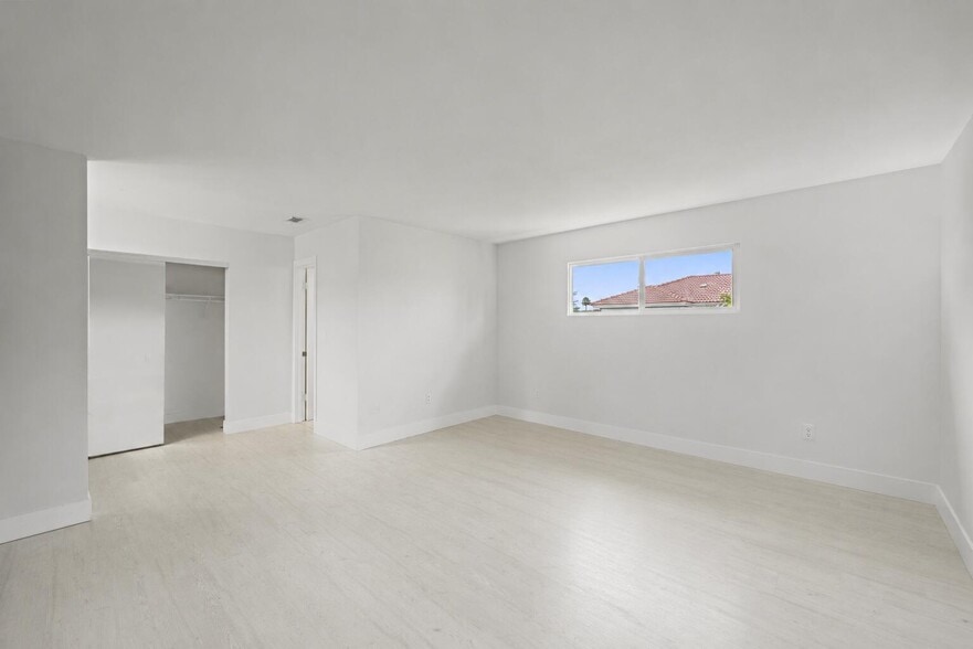 Building Photo - 4734 NW 5th Ct