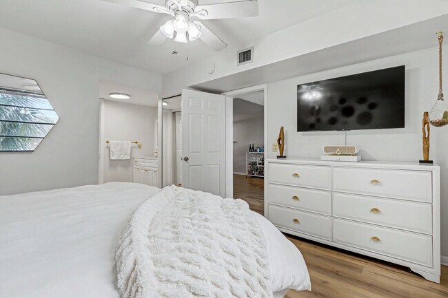 Building Photo - 1518 Whitehall Dr