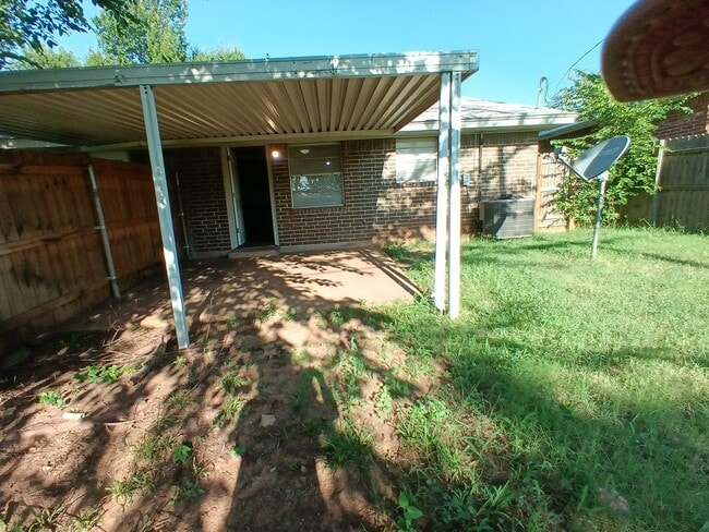 Building Photo - Nice duplex