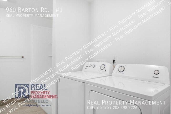 Building Photo - 960 Barton Rd