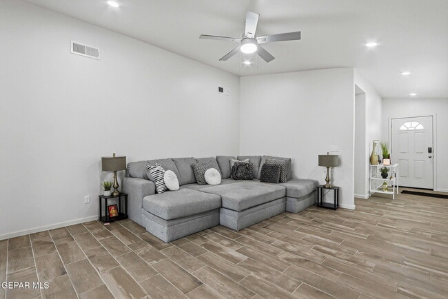 Building Photo - 15252 Apex Ct