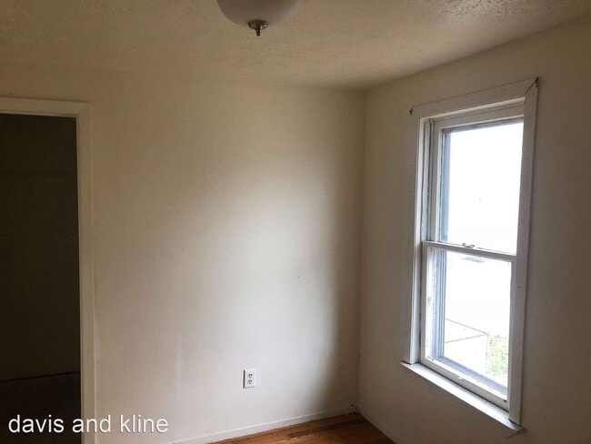 Building Photo - 3 br, 2 bath House - 2239 St Clair Avenue