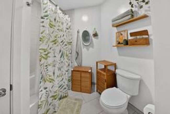 Building Photo - Stunning 1BR/ 1BA Condo with Den and Garag...