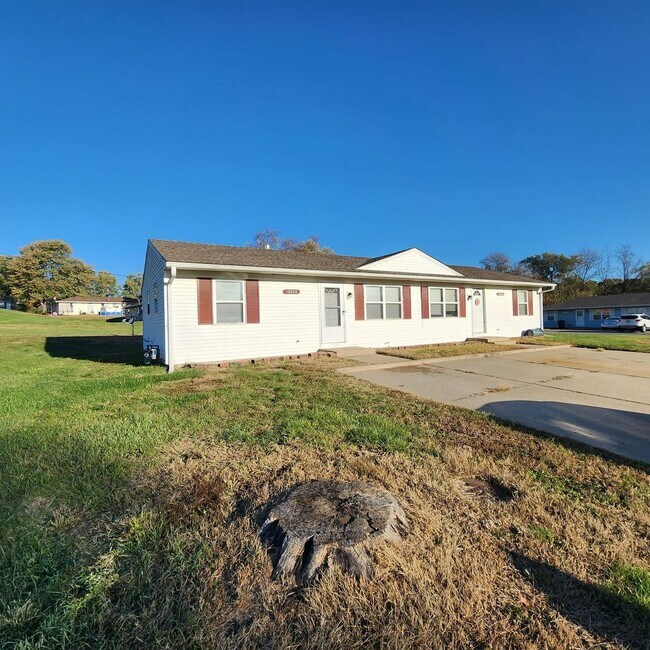 Primary Photo - 2 Bedroom, 1 Bathroom Duplex Unit in Indep...