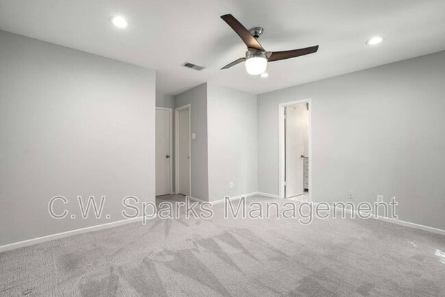 Building Photo - 7615 Woodthrush Dr