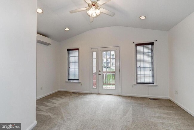 Building Photo - 6263 Woodcrest Dr