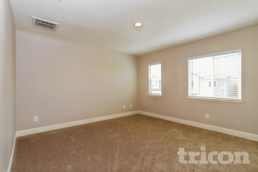 Building Photo - 2118 Comstock Ln