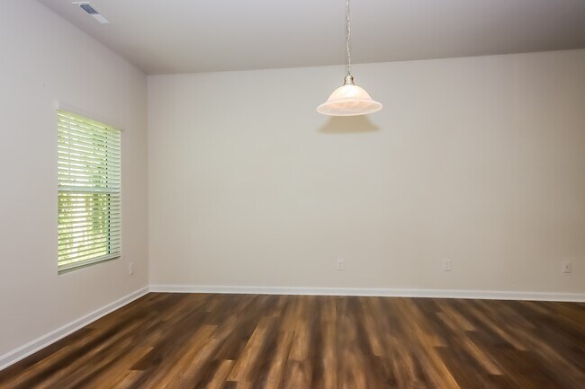 Building Photo - 176 Nottingham Rd