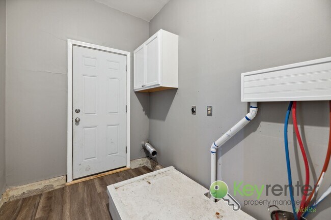 Building Photo - Charming 2bd/1ba close to local shopping and restaurants!