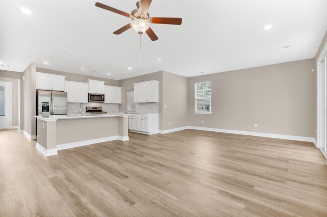 Building Photo - 7068 Shooting Star Way