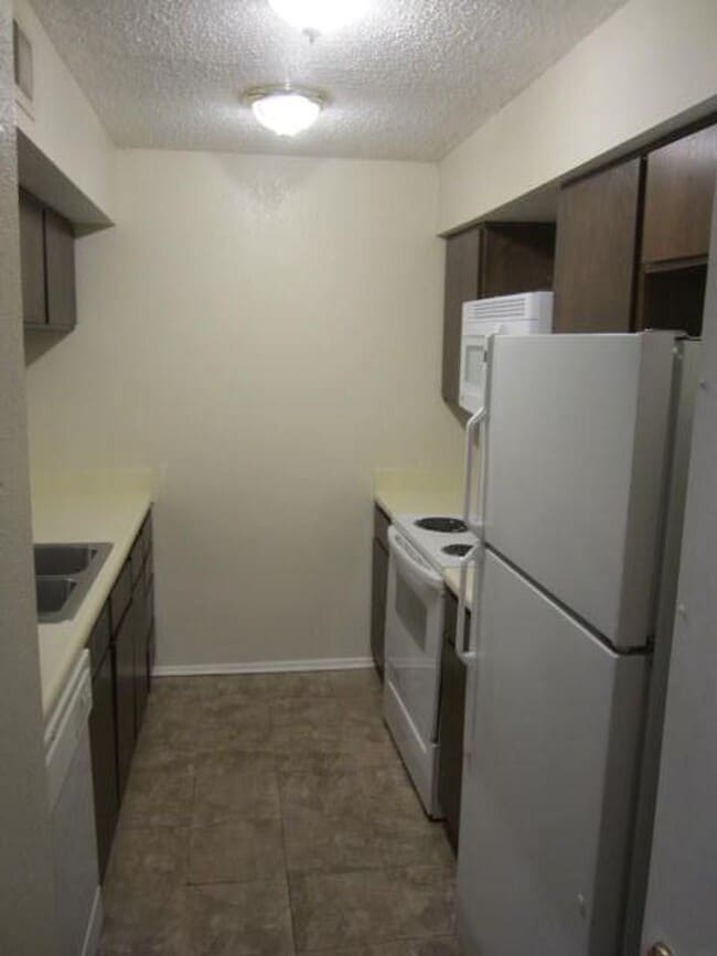 Building Photo - 12480 Abrams Rd