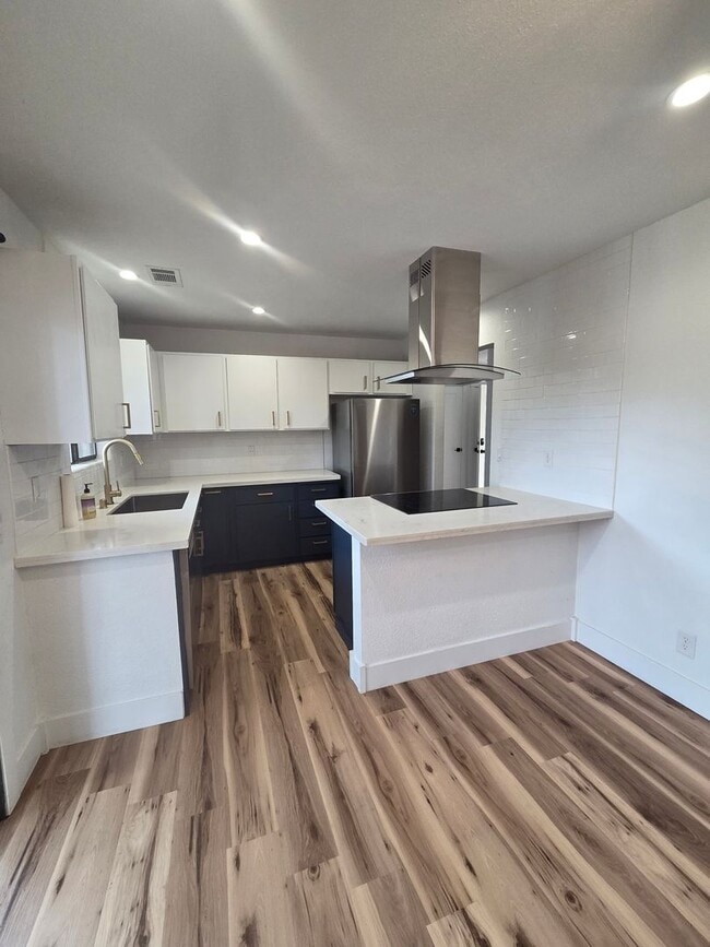 Building Photo - Must see! Conveniently located 3 bedroom with pets considered