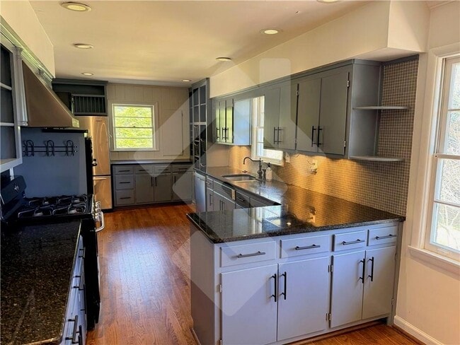 Building Photo - 140 Spring Dr