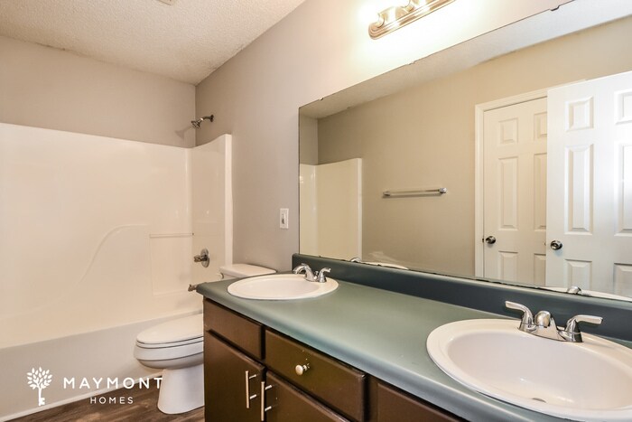 Building Photo - 709 Rockhaven Dr