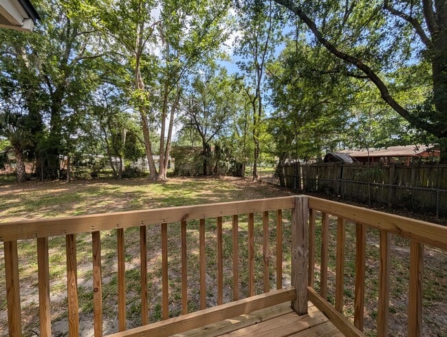 Building Photo - AVAILABLE NOW!! 3/1 Updated and Ready for a move-in!