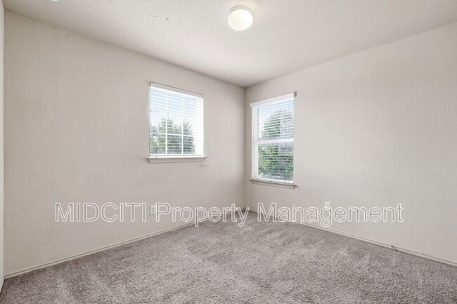 Building Photo - 205 Tallow Trl