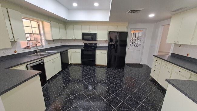 Building Photo - 3/2 UNFURISHED HOME LOCATED IN BOCA GRAND COUNTRY CLUB