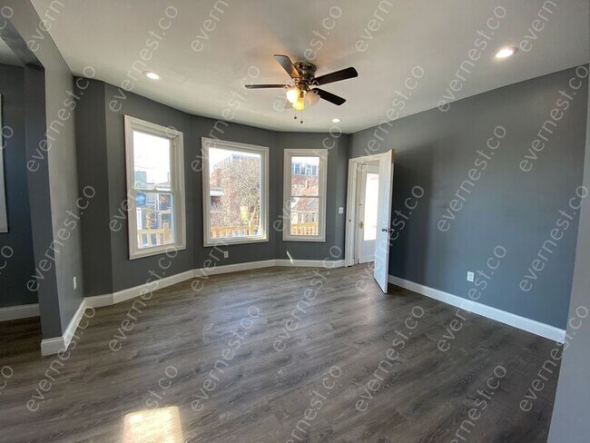 Building Photo - 1468 Baldwin St