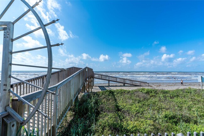 Building Photo - 10811 Termini-San Luis Pass Rd