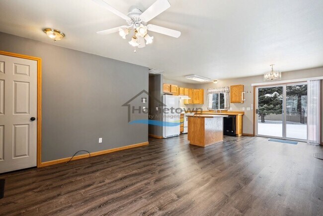 Building Photo - Sweet 2 Bed 1 Bath House with a Fenced Yard in Post Falls!