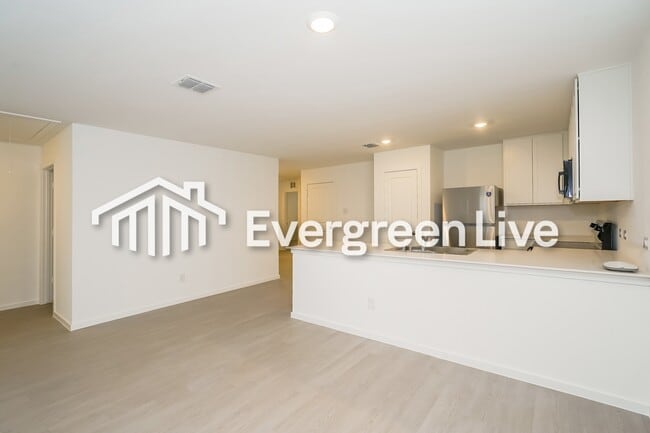 Building Photo - 1116 Tufted Dr