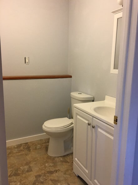 Downstairs 1/2 bath - 901 Montana St