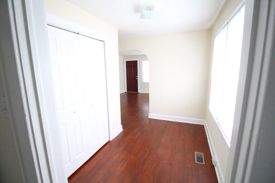 Building Photo - 2205 N Glenwood Ave
