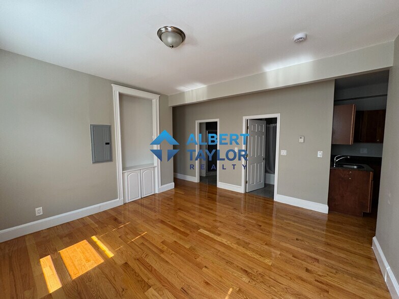 Building Photo - 62 Fayston St