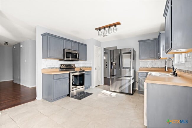 Building Photo - 3308 Catalina Dr