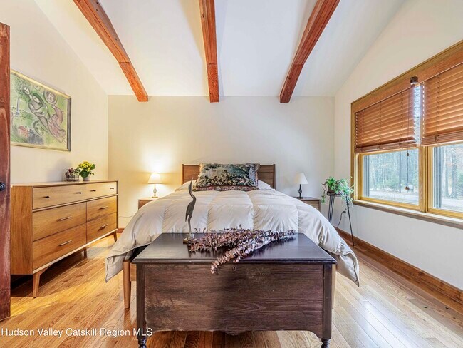 Building Photo - 10 Purdy Hollow Rd