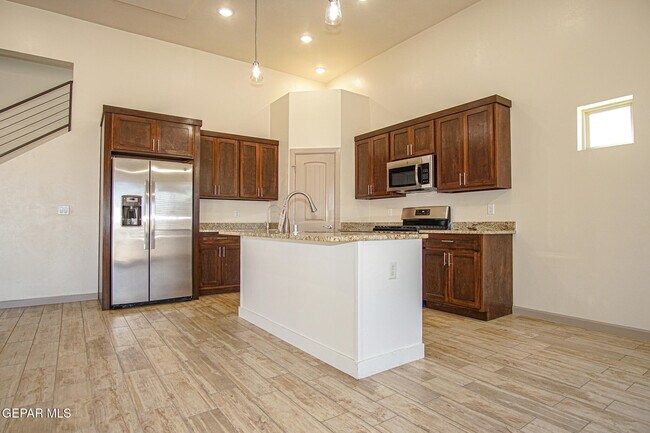 Building Photo - 7825 Enchanted View Dr