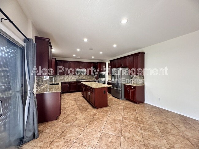 Building Photo - 14141 N 136th Ln