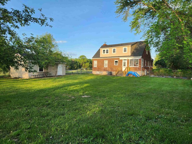 Building Photo - 9577 Shenandoah Dr