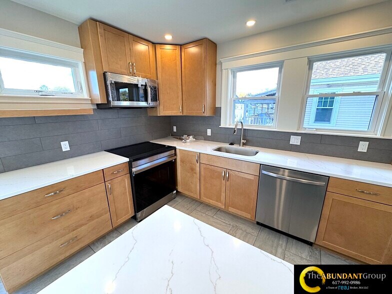 Building Photo - 14 White St