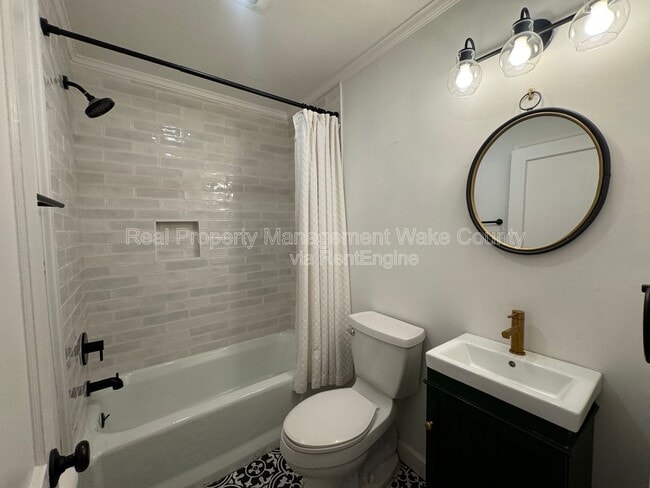 Building Photo - 3018 Medlin Dr