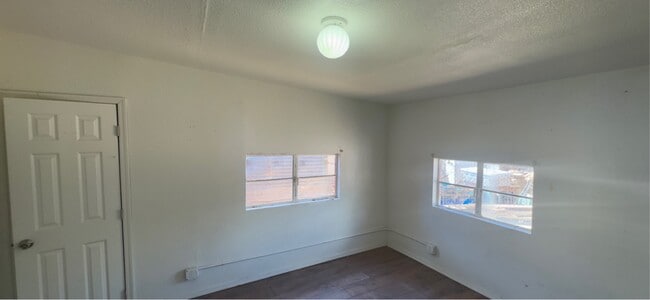 Building Photo - 109 N Pinal Ave