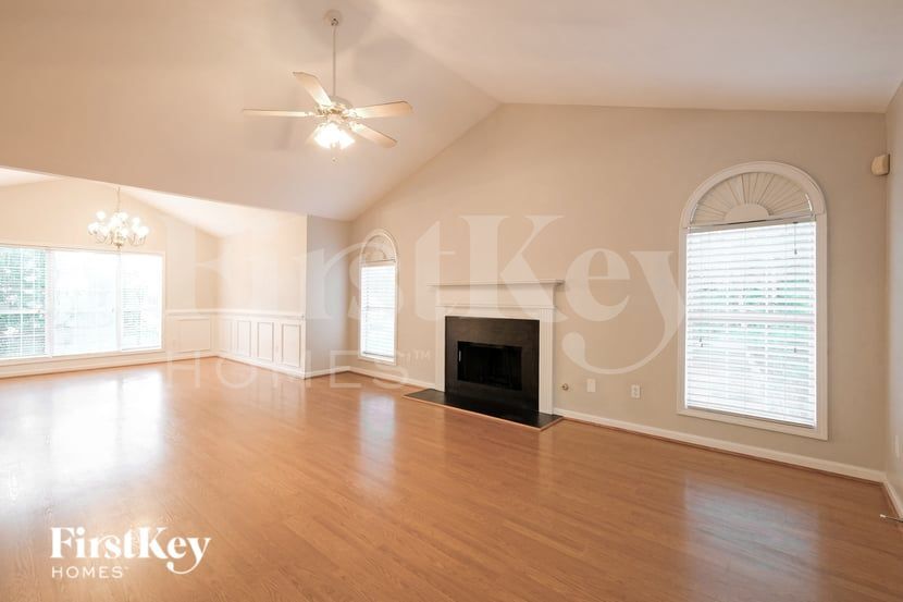 Building Photo - 3810 Riversong Dr NW