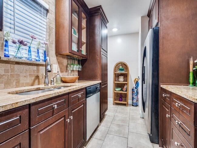 Building Photo - 6011 E University Blvd