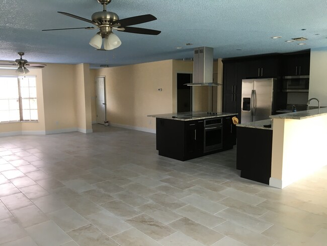 Dining room looking at kitchen - 312 14th St SW