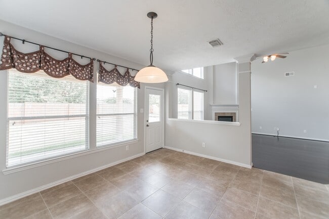 Building Photo - 9402 Empress Crossing Dr