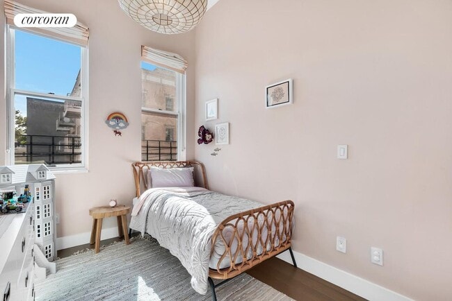 Building Photo - 164 Diamond St