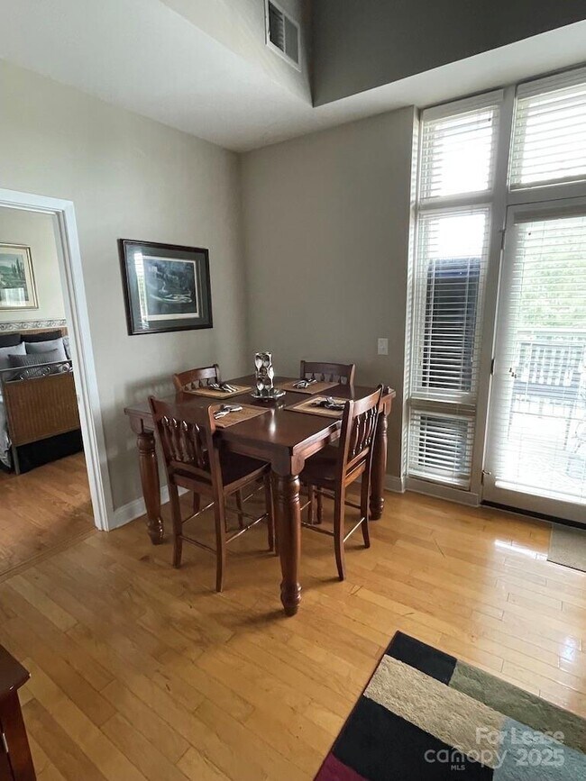 Building Photo - 720 Gov Morrison St