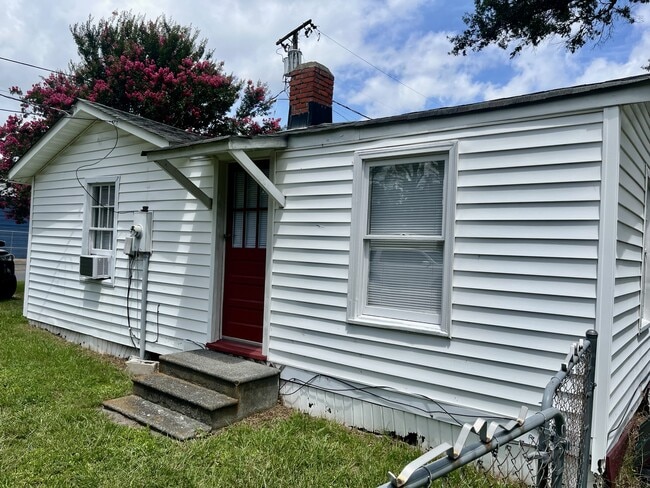 Building Photo - 817 State St