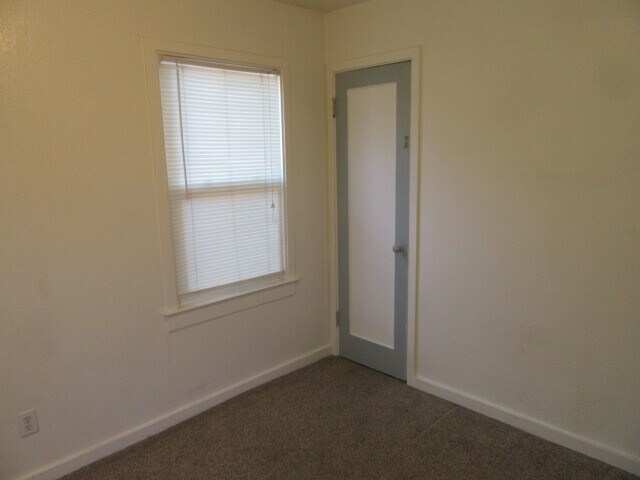 Building Photo - 954 Orchard Ave