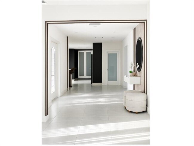 Building Photo - 751 Hollywood Blvd