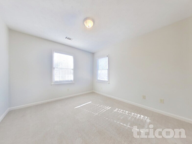 Building Photo - 117 Jay Wood Dr