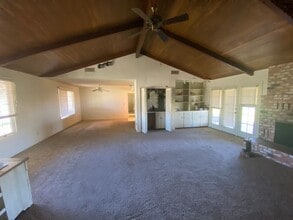 Building Photo - Country living and space!