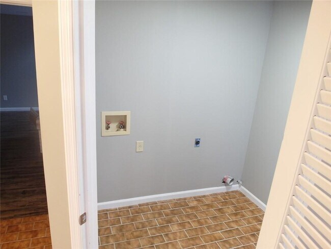 Building Photo - 4148 Fawn Ct NE