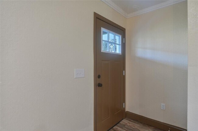 Building Photo - 1846 SE Lake Weir Ave